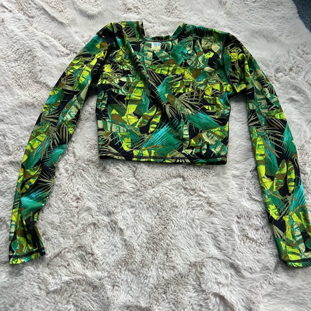 Surfer Girl Green Tropical Print Long-Sleeve Crop Top